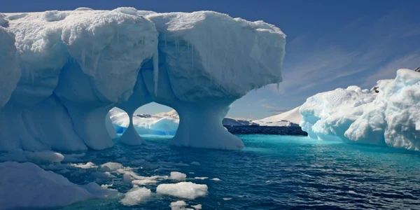 Aisberg se topeste in  Antarctica FOTO Shutterstock 