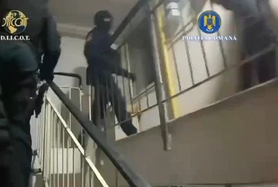 Perchezitii DIICOT în Pitesti   26 noiembrie 2025  SURSĂ Poliția Română mp4 thumbnail png
