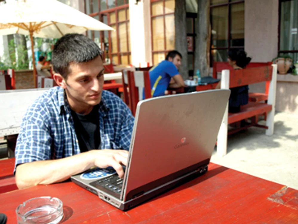 Hunedoara: Cafenelele devene au pus în meniul zilei internetul fără fir