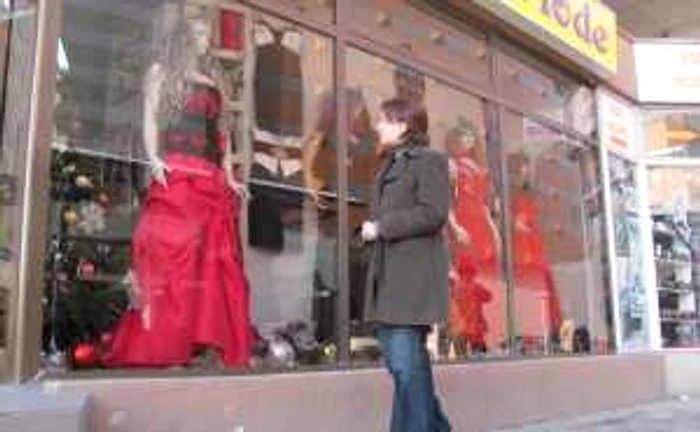 Rochiile de gală, o atracţie pentru vâlcence