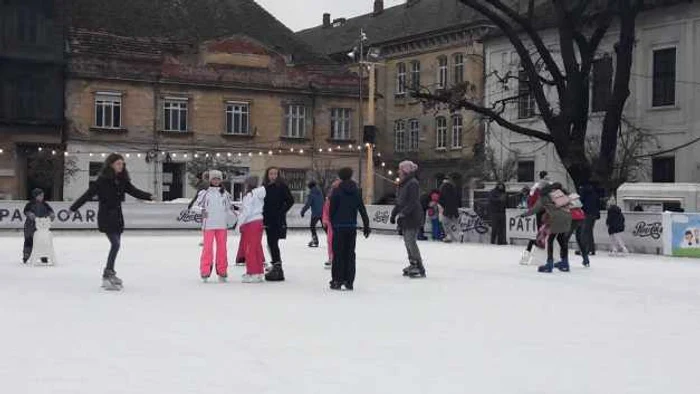 Patinoarul din Piaţa Libertăţii FOTO Ş.Both