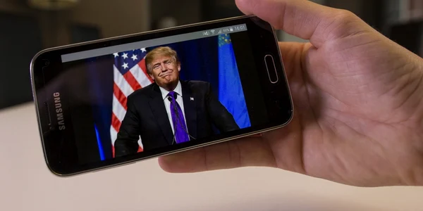 Donald Trump telefon FOTO Shutterstock