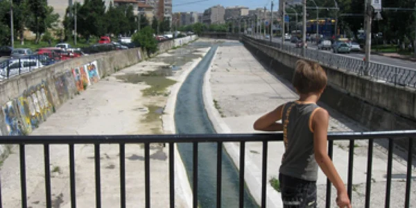 Neamţ: Cuiejdiul, soluţia Primăriei la criza locurilor de parcare