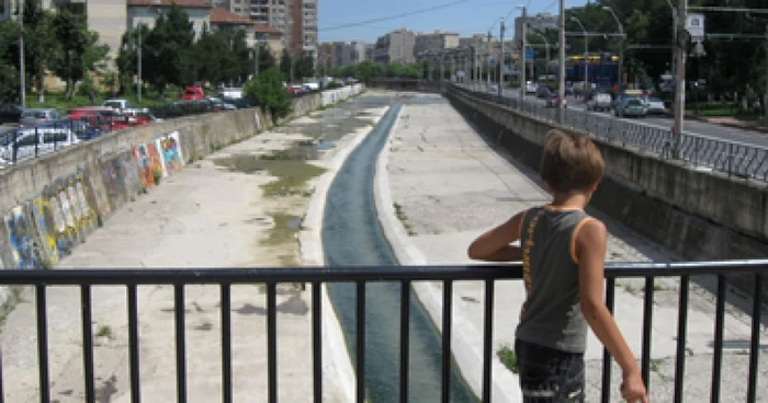 Neamţ: Cuiejdiul, soluţia Primăriei la criza locurilor de parcare