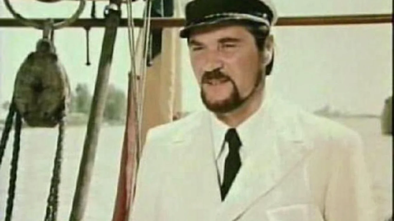 Ion Besoiu a devenit foarte cunoscut cu rolul căpitanului Anton Lupan în serialul TV “Toate pânzele sus!”. Primul episod a fost difuzat la data de 4 ianuarie 1976.