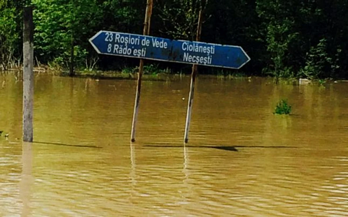 Inundaţiile au făcut prăpăd în judeţul Teleorman. (Foto: adevarul.ro)