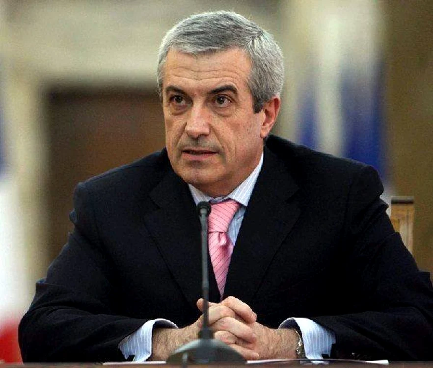 
    Călin Popescu Tăriceanu la bustul golFoto Bogdan Mitu  