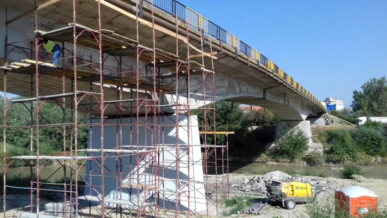 Se reaiau lucrările la podul peste râul Ialomiţa FOTO Facebook/DRDP Constanţa