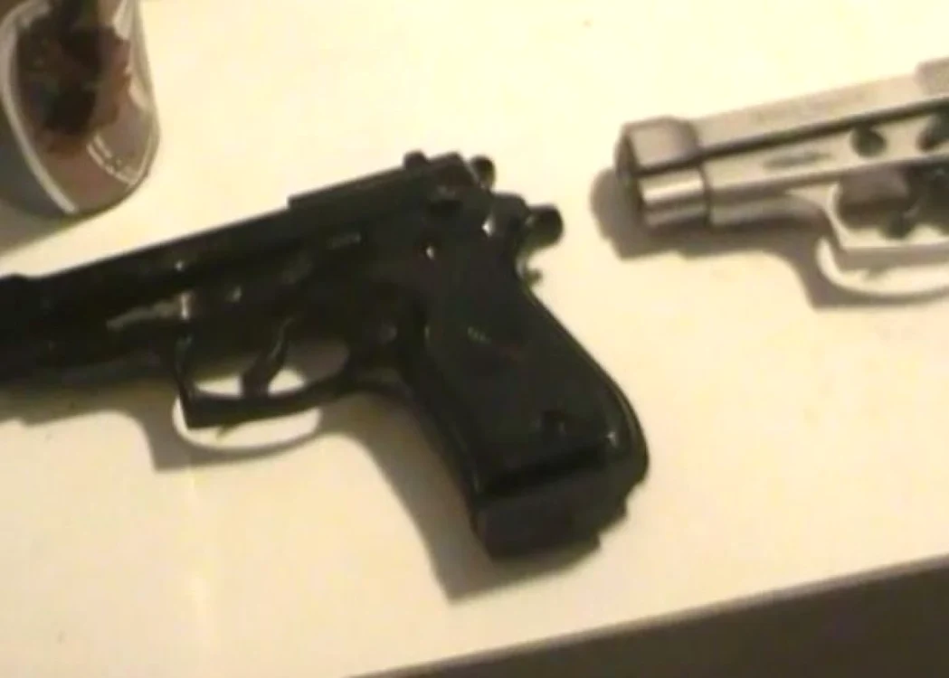 Pistoalele au fost confiscate în această dimineaţă