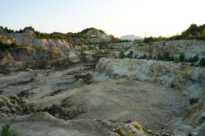 Cariera minieră de suprafață abandonată de la Roșia Montană FOTO Adevărul