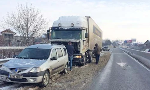 Tir ul a blocat  prima bandă de  circulație, timp  de trei ore jpeg