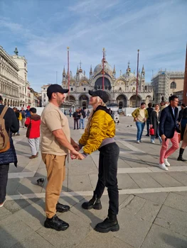 Cântăreața a fost împreună cu partenerul său de viață, iubitul și managerul său, Dan Anghel, viitorul ei soț