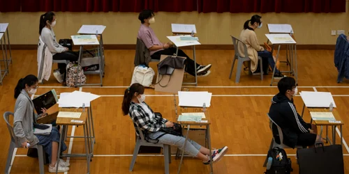 Elevi dau examenul de bacalaureat în Hong Kong China FOTO Guliver / Getty Images / Jerome Favre