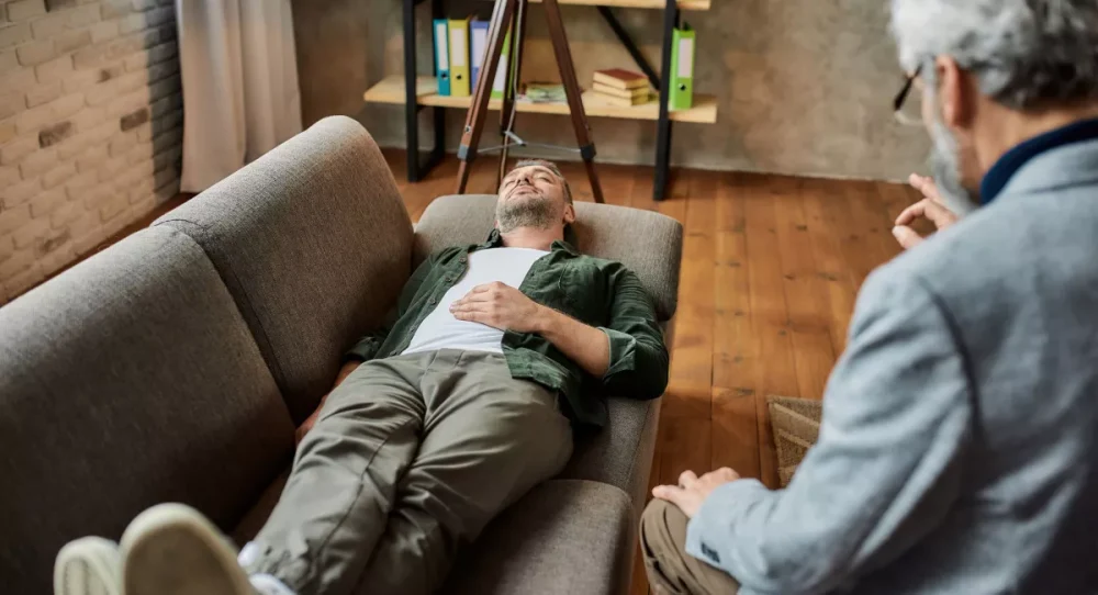 8 motive pentru care bărbații nu merg la terapie – și de ce ar trebui să o facă
