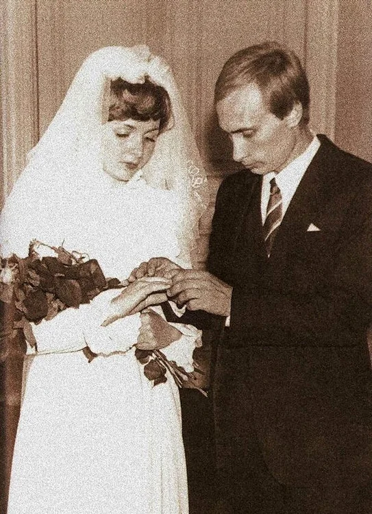 Lyudmila Shkrebneva și Vladimir Putin în timpul nunții lor din 28 iulie 1983 (Foto: Wikipedia.org)