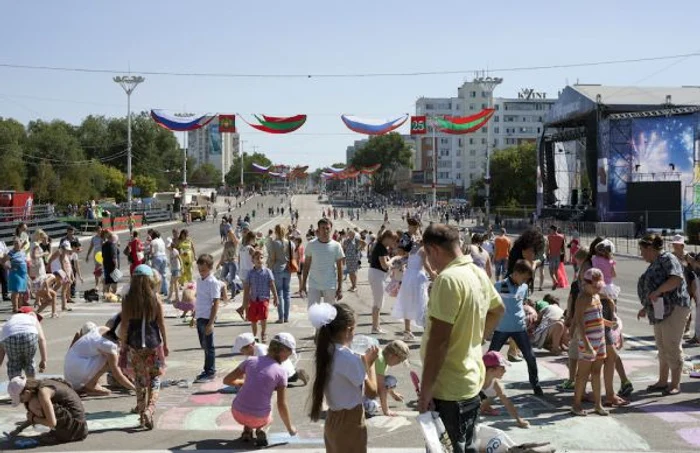 Sărbătoare în Tiraspol capitala aşa zisei Republici Moldoveneşti Transnistrene FOTO Chiara Dazi/Calvert Journal