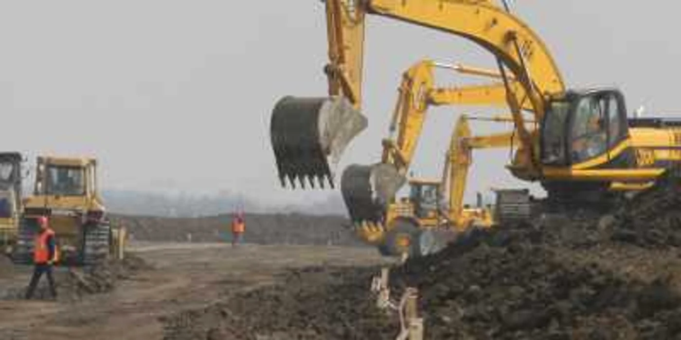 Autostrada traversează munţii pe Valea Oltului şi urmează să ajungă la Curtea de Argeş