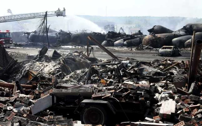 Un incendiu puternic a izbucnit după ce tren încărcat a deraiat FOTO Reuters