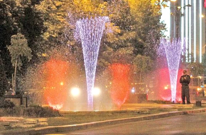 Sistemul de iluminare al fântânilore poate reda aproape toate culorile din spectrul ROGVAIV