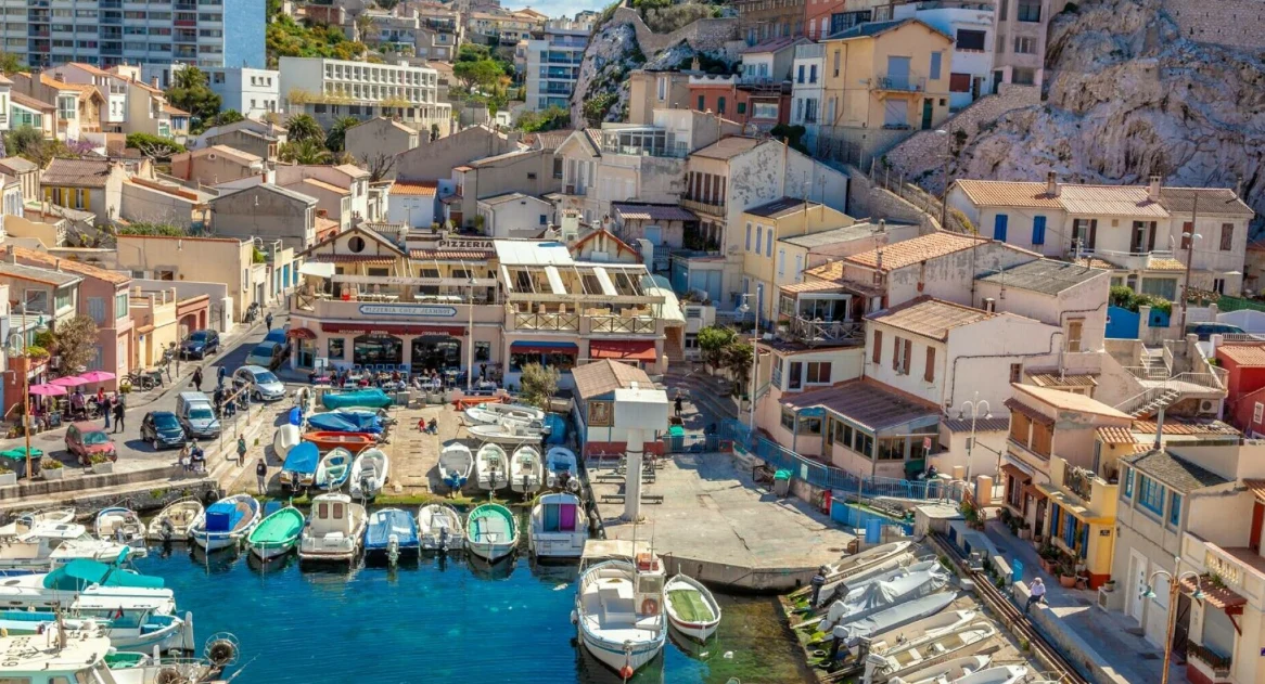 Fostul portar din Liga 1, ținta unui jaf în Marsilia. Atacatorii au coborât de pe motor și au vrut să fure hainele de la club, în amiaza mare. „Să nu ieșiți niciodată singuri”