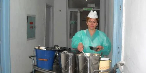 Pacienții primesc mâncare pregătită de profesioniști