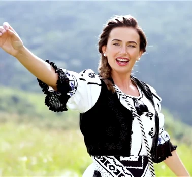 paula hriscu solista folclor 7 jpeg