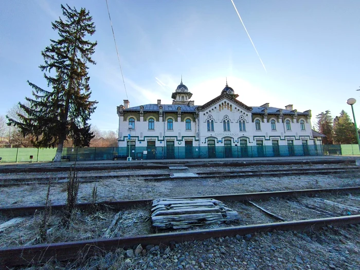 Gara din Curtea de Argeș. ADEVĂRUL