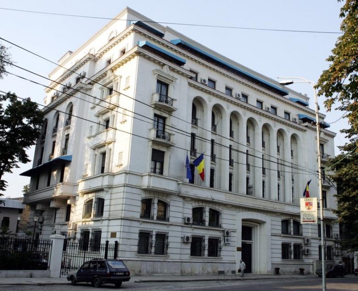 Grefierii au ieșit în stradă în fața Înaltei Curți de Casație și Justiție. Noi proteste pregătesc și sindcaliștii din domeniul Culturii