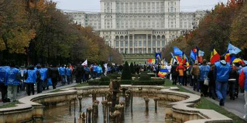 Imagini de la protestele sindicale din Piaţa Constituţiei