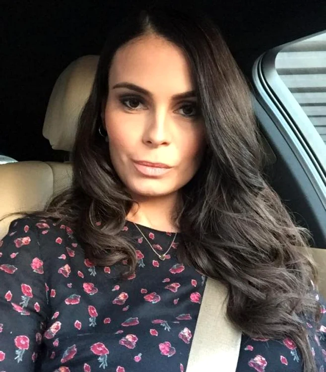 
    Anca Serea a apărut la 