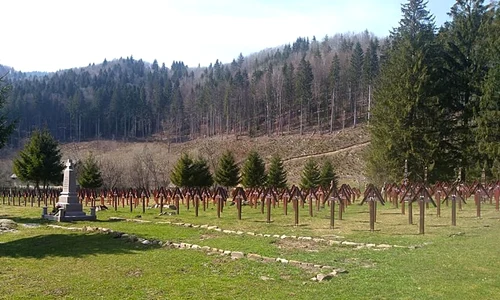 De ce nu se înțeleg ungurii cu românii nici în mormintele din Cimitirul Internațional al Eroilor din Valea Uzului? jpeg