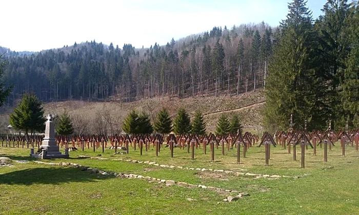 De ce nu se înțeleg ungurii cu românii nici în mormintele din Cimitirul Internațional al Eroilor din Valea Uzului? jpeg