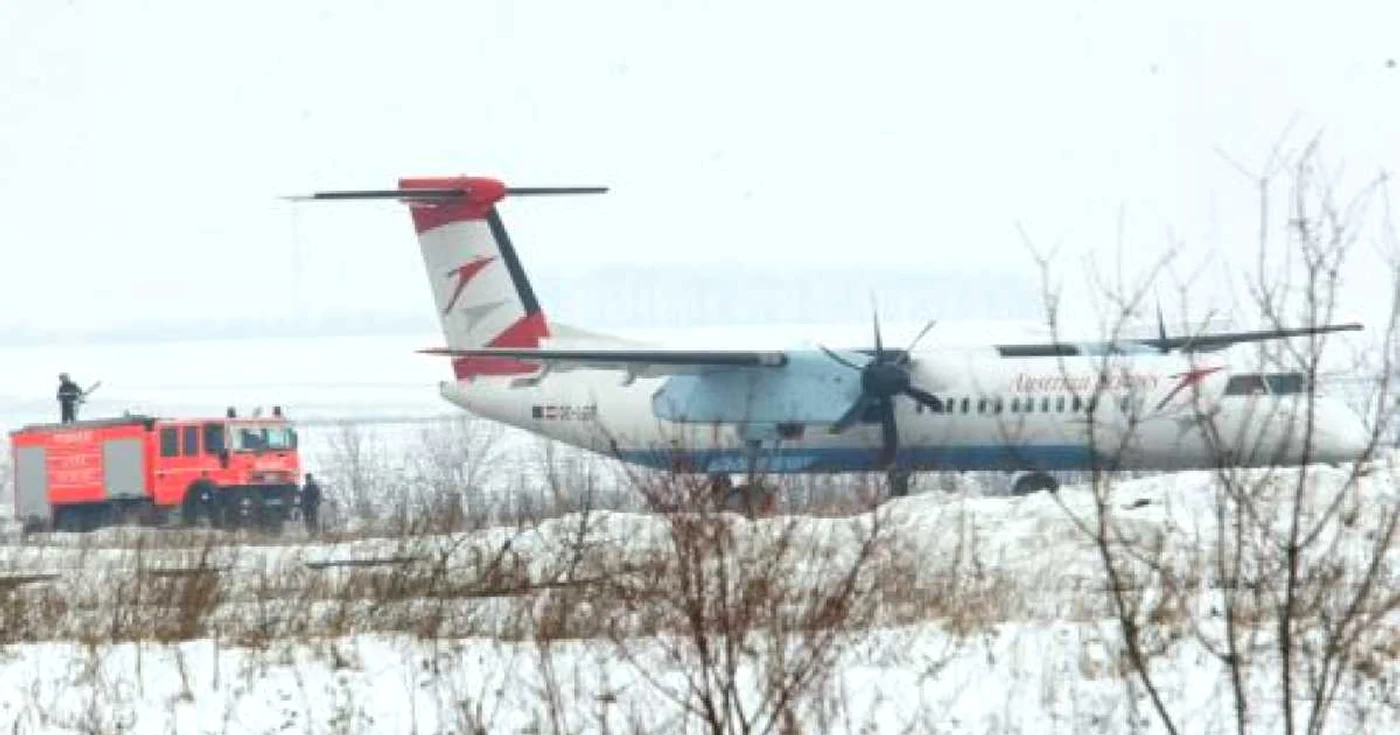 Avionul de tip ATR 42 se află garat într-un loc special
