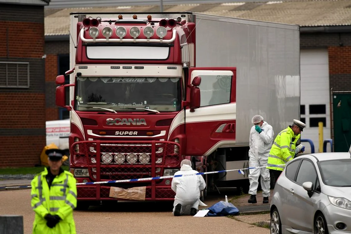 
    39 de vietnamezi au fost găsiți fără viață, într-un container transportat de un camion, în Essex, anul trecut Sursă foto: Profimedia   