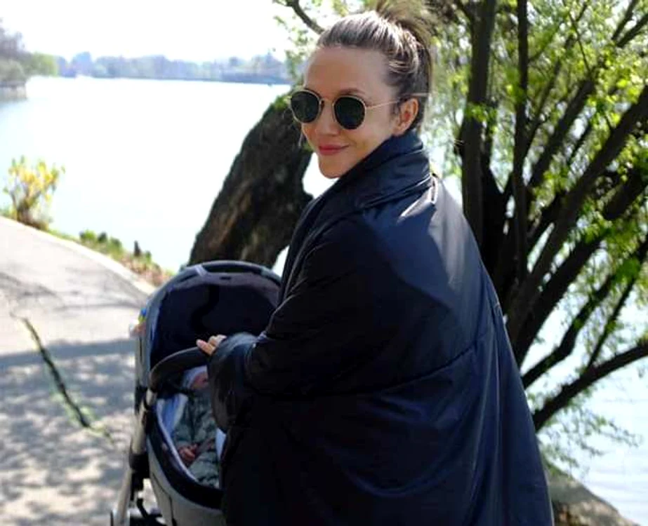 
    Adela Popescu a pus la punct ultimele detalii ale botezuluifoto: arhivă personală  