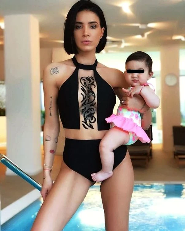 Zenaida, micuța Adelinei Pestrițu, adorabilă în costum de baie 