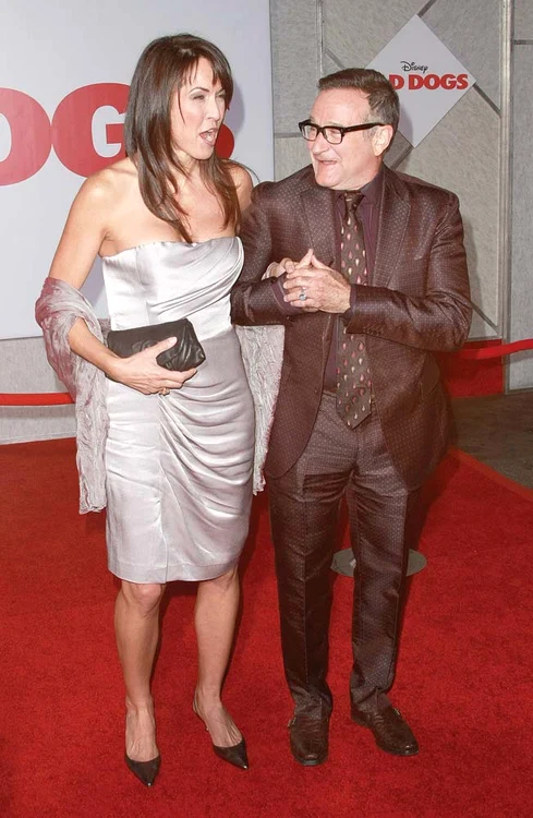 
    Susan Schneider (48 de ani)  şi  † Robin Williams (21 iulie 1951- 11  august 2014) erau căsătoriţi din 2011Foto: Guliver/Splashnews  