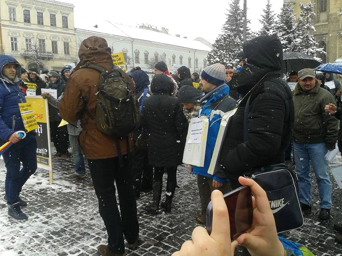 Oamenii au ieșit în stradă și la Cluj