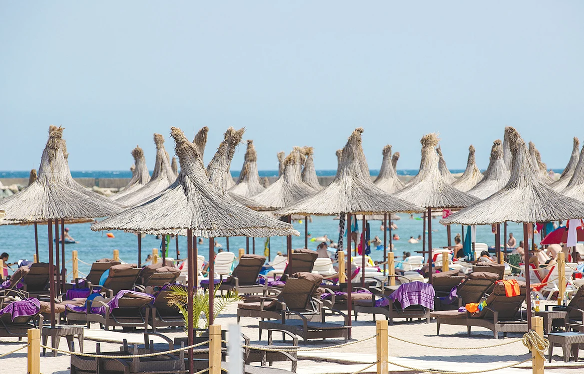 Mangalia. Plajele sunt la fel de  dotate şi amenajate  ca la Mamaia. Fotografii: Primăria Mangalia