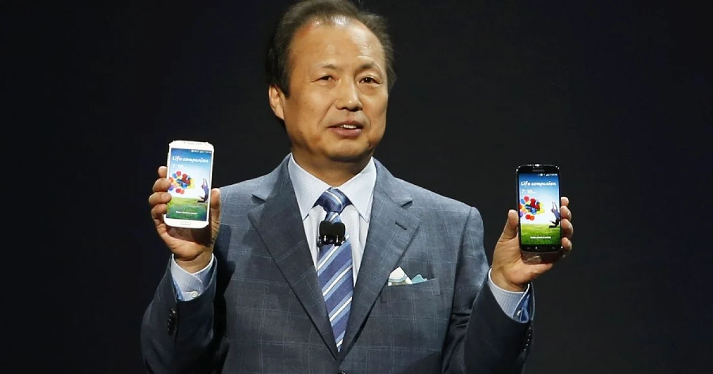 Samsung Galaxy S4 este noul telefon al sud-coreenilor. FOTO The Verge