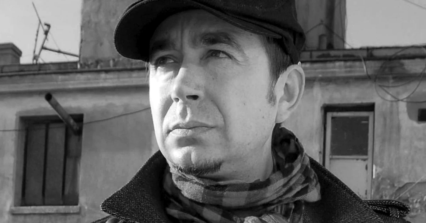 Scriitorul Vasile Ernu (42 de ani) înoată la Swimathon pentru Festivalul Internaţional de Literatură FOTO CriticAtac