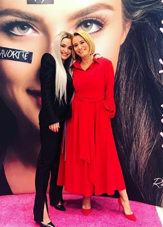 Alexia și-a schimbat look-ul pentru lansarea liniei sale de rujuri