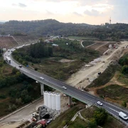 Autostrada cu tuneluri Foto Daniel Guta jpg