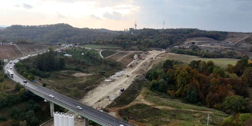 Autostrada cu tuneluri Foto Daniel Guta jpg