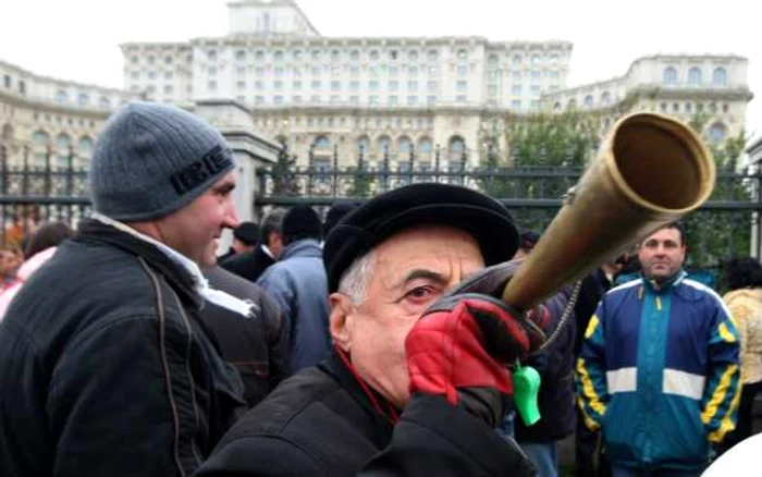 Protestatarii din Piaţa Constituţiei, în faţa Palatului Parlamentului, din Capitală