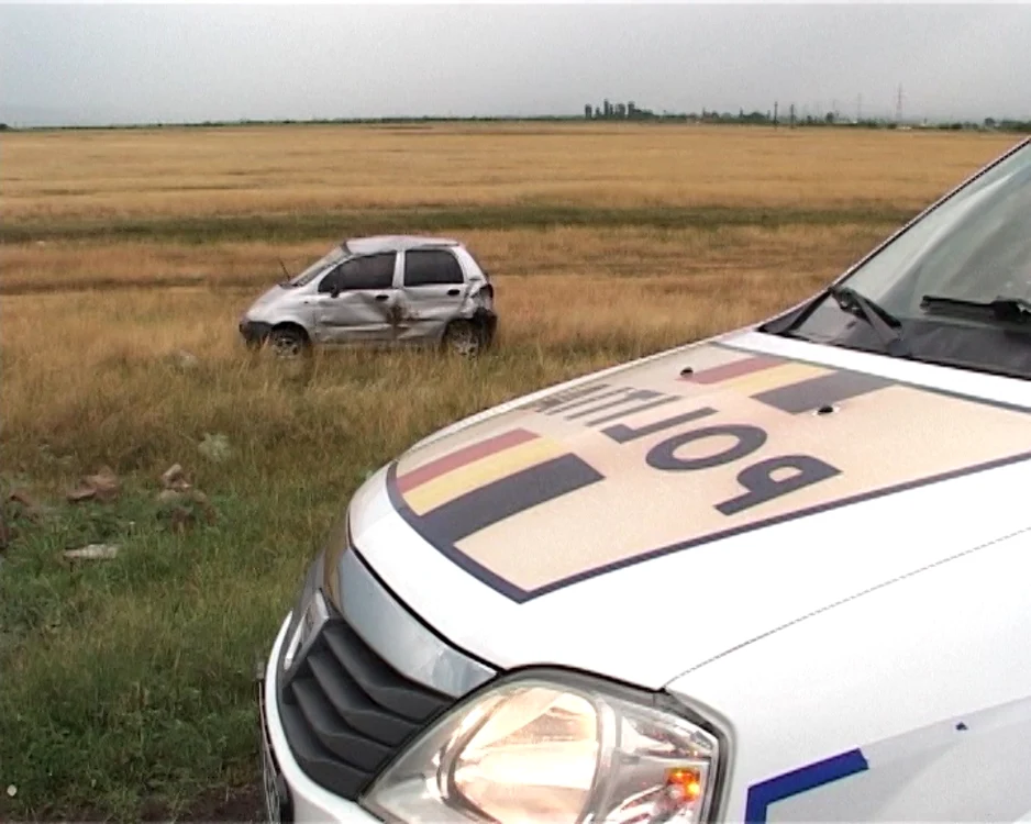Ocupanţii din Matiz au fost răniţi