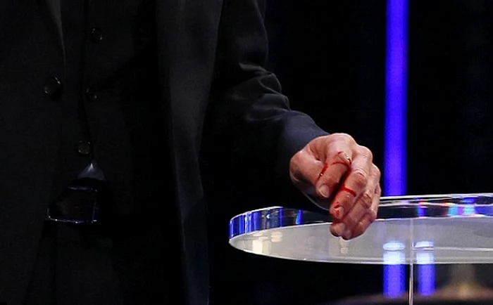 Mâna plină de sânge a lui Gary Lineker