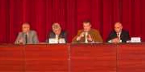 Vasile Pârlog - director Prefectură, Paul Florea - prefect, Mircea Matei secretar de stat şi Eugen Chebac preşedintele CJ
