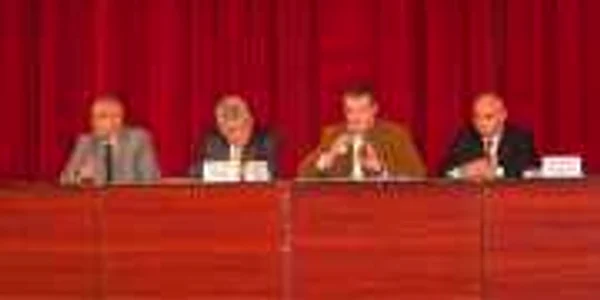 Vasile Pârlog - director Prefectură, Paul Florea - prefect, Mircea Matei secretar de stat şi Eugen Chebac preşedintele CJ 