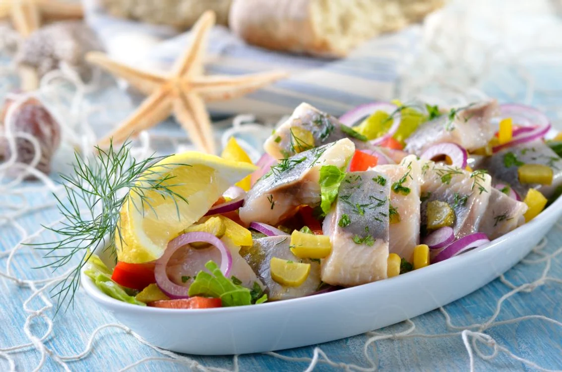 Salată de hering cu legume